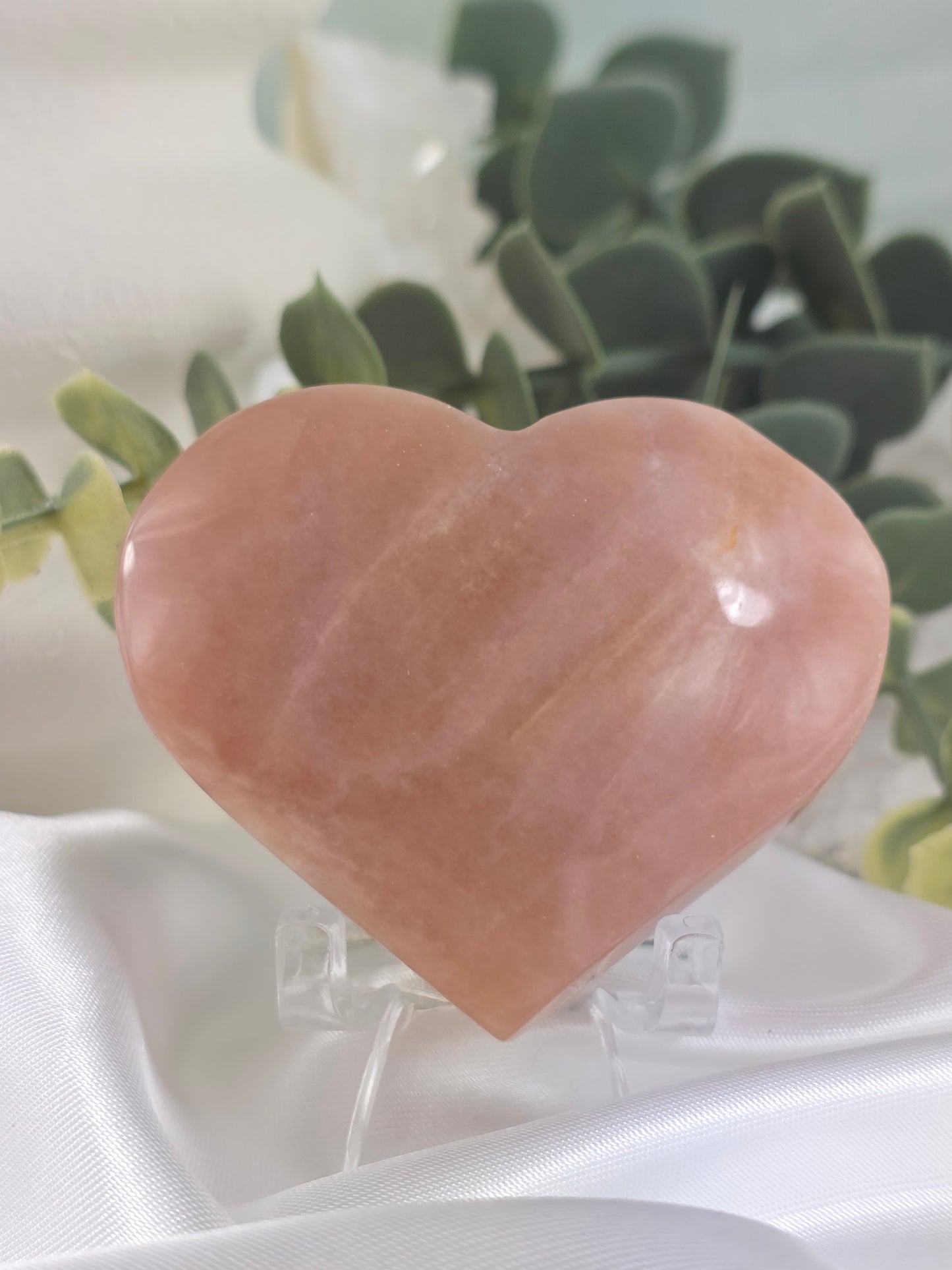 Peach Moonstone Heart #Q4 – Emotional Balance and Inner Strength