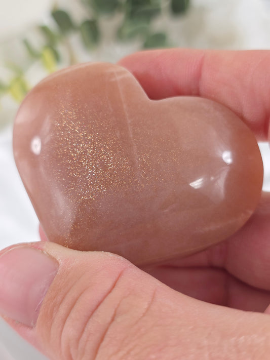 Peach Moonstone Heart #Q2 – Emotional Balance and Inner Strength