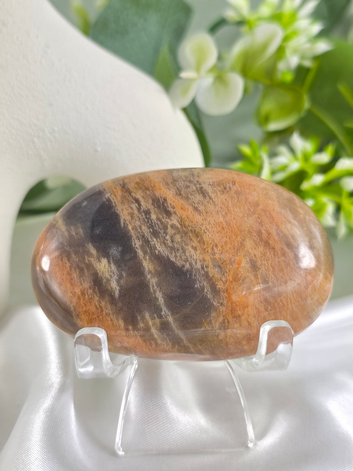 Peach Moonstone Palm Stone #R5 – Comfort, Feminine Energy and Emotional Healing