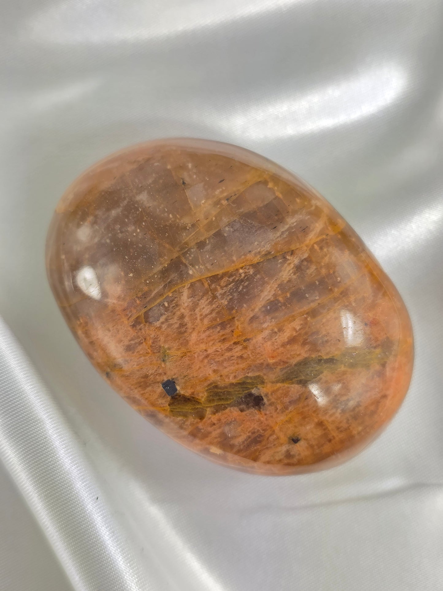 Peach Moonstone Palm Stone #R8 – Comfort, Feminine Energy and Emotional Healing