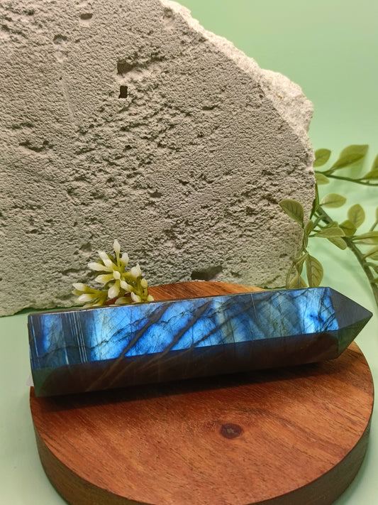 Labradorite Tower #39 – Protection, Intuition and Transformation