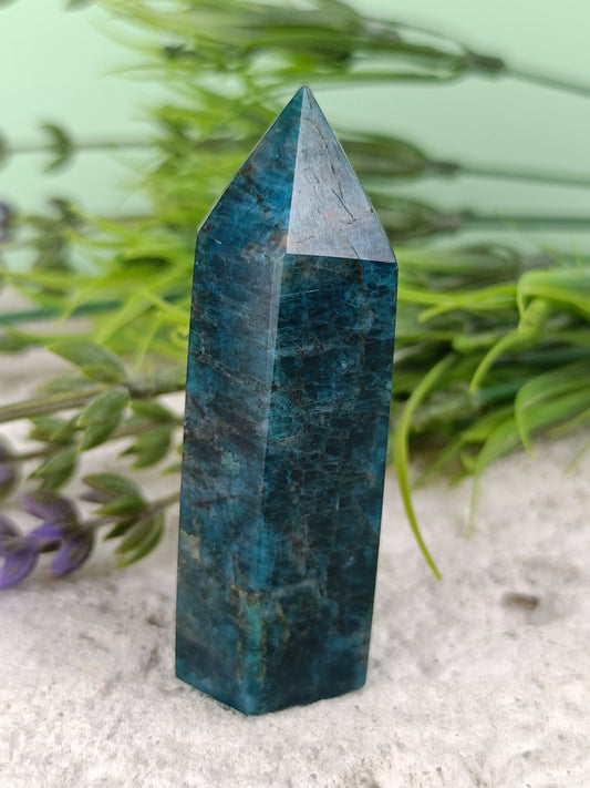Blue Apatite Point #69 – Clarity, Motivation and Inspired Expression