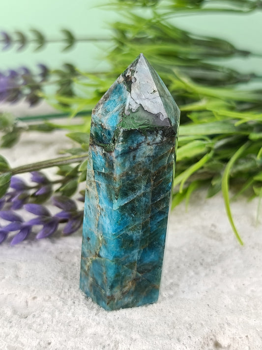 Blue Apatite Point #82 – Clarity, Motivation and Inspired Expression