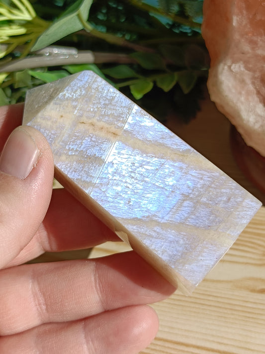 Moonstone Point #K7 – Intuition, Divine Feminine Energy and Emotional Balance