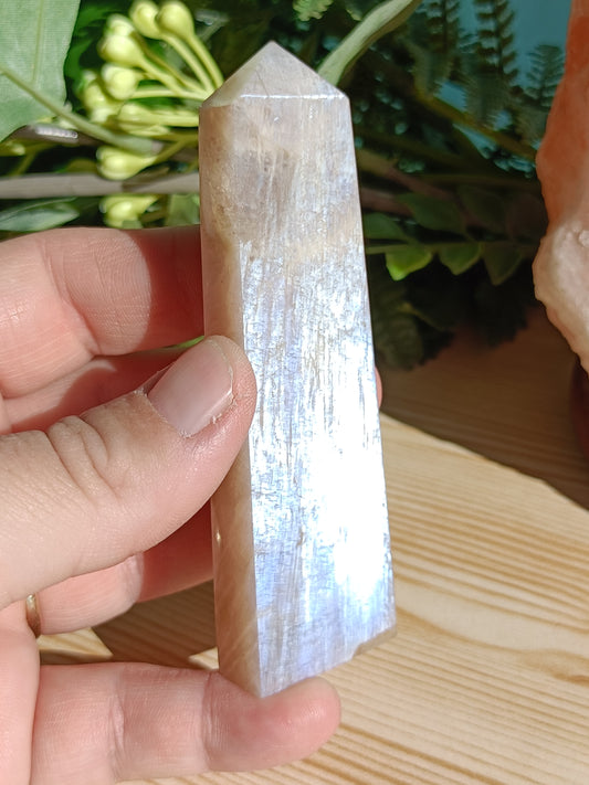 Moonstone Point #K5 – Intuition, Divine Feminine Energy and Emotional Balance