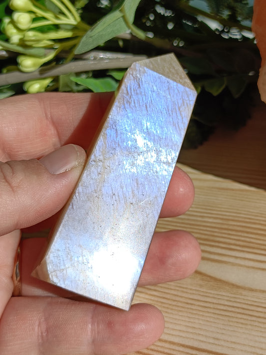 Moonstone Point #K6 – Intuition, Divine Feminine Energy and Emotional Balance
