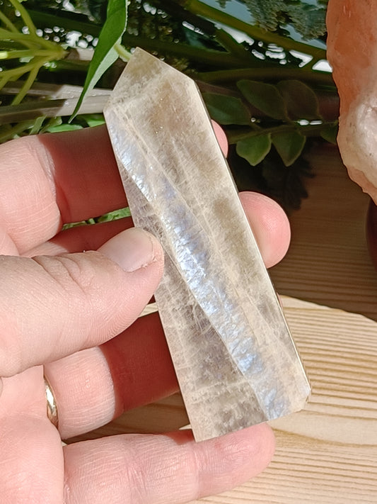Moonstone Point #K1 – Intuition, Divine Feminine Energy and Emotional Balance