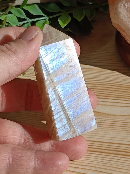 Moonstone Point #K10 – Intuition, Divine Feminine Energy and Emotional Balance