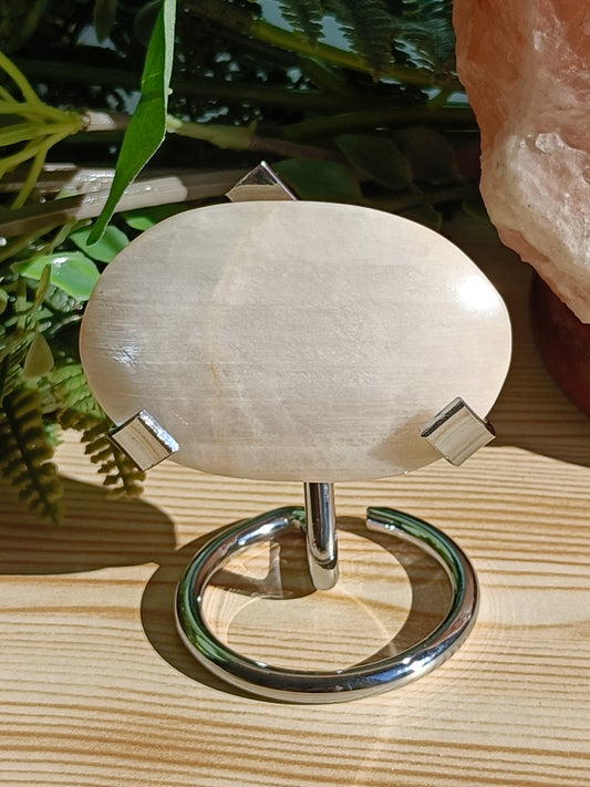 Moonstone Palm Stone #C8 – Intuition, Feminine Energy and New Beginnings