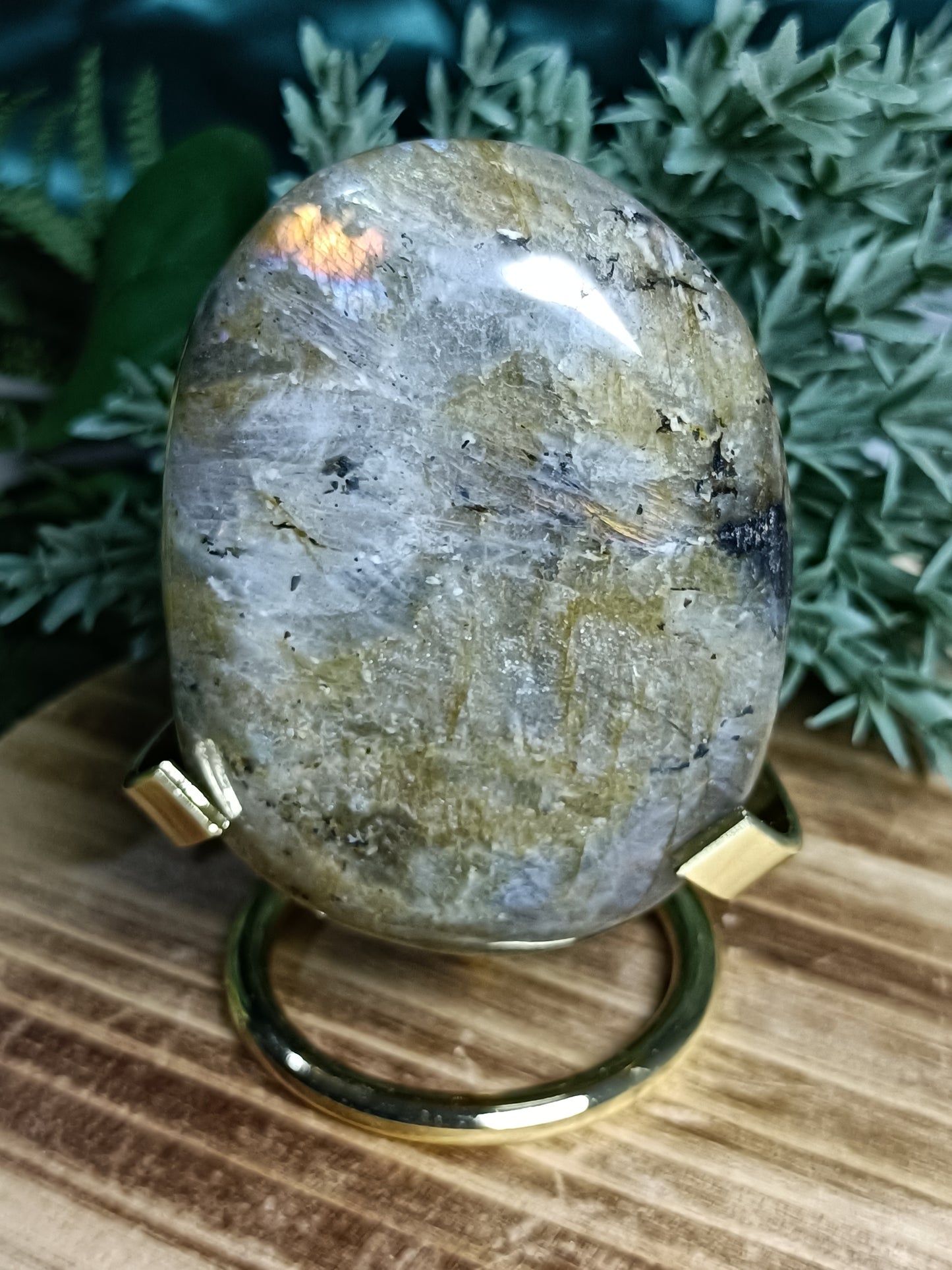 Labradorite Palm Stone #E5 – Intuition, Transformation and Inner Magic