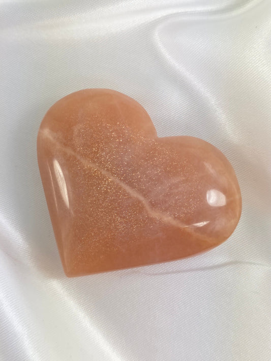 Sunstone Heart #Q3 – Crystal for Confidence, Joy & Personal Power | Solar Plexus Chakra Stone for Positivity & Self-Worth
