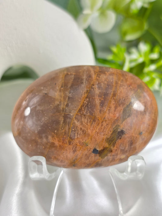 Sunstone Palm Stone #R8 – Crystal for Confidence, Joy & Personal Power | Solar Plexus Chakra Stone for Positivity & Self-Worth