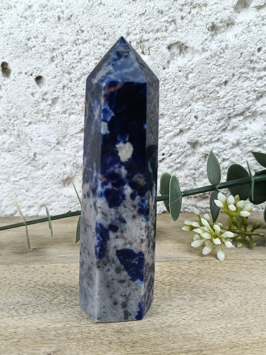 Sodalite Point #127 – Truth, Mental Clarity and Inner Peace