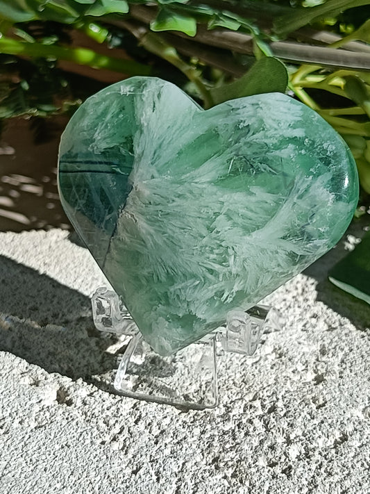 Feather Fluorite Heart  – Crystal for Mental Clarity, Intuition & Emotional Balance | Third Eye & Crown Chakra Stone