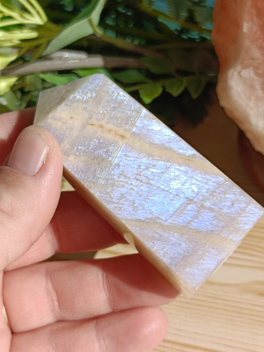 Moonstone Point #K7 – Intuition, Divine Feminine Energy and Emotional Balance