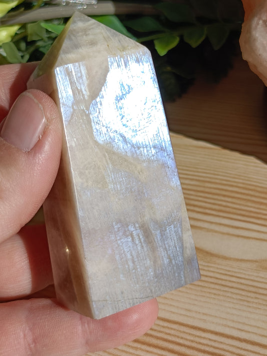 Moonstone Point #K8 – Intuition, Divine Feminine Energy and Emotional Balance