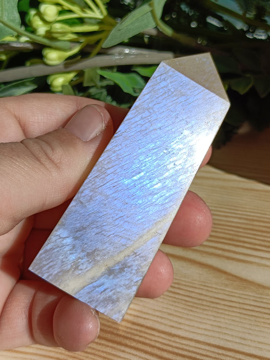 Moonstone Point #K6 – Intuition, Divine Feminine Energy and Emotional Balance