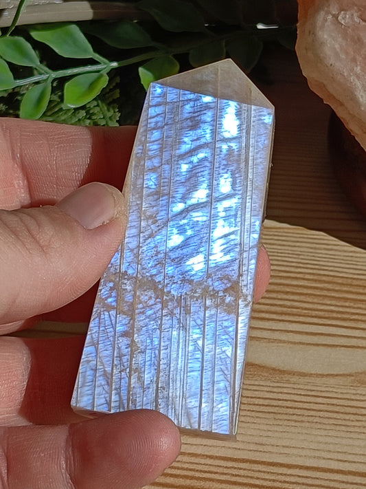 Moonstone Point #K4 – Intuition, Divine Feminine Energy and Emotional Balance