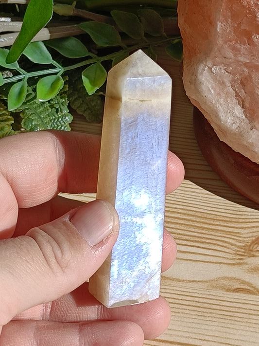 Moonstone Point #K9 – Intuition, Divine Feminine Energy and Emotional Balance