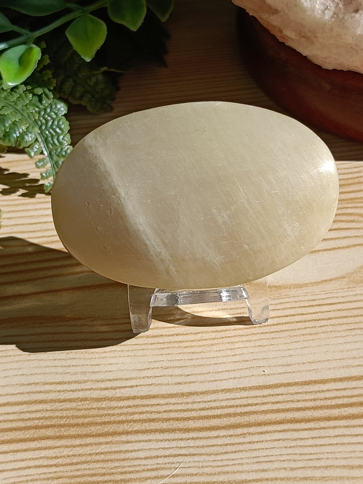 Moonstone Palm Stone #D2 – Intuition, Feminine Energy and New Beginnings