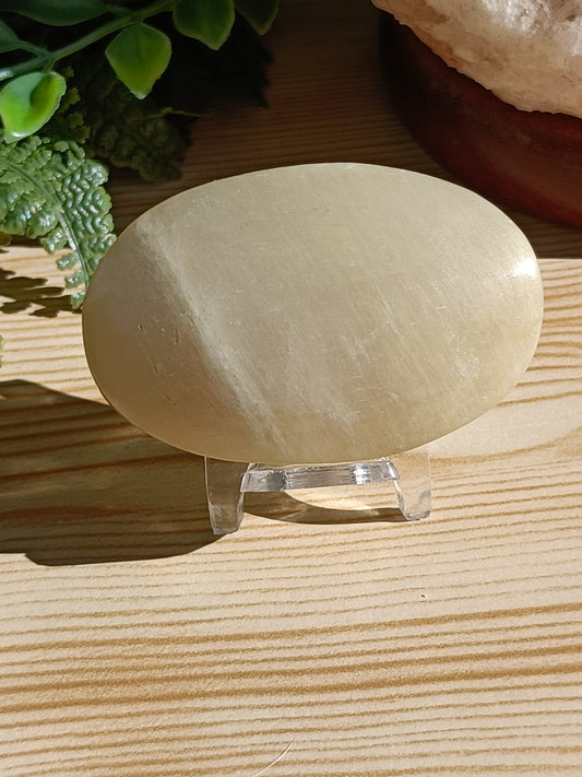 Moonstone Palm Stone #D2 – Crystal for Intuition, Emotional Balance & New Beginnings | Third Eye & Crown Chakra Stone