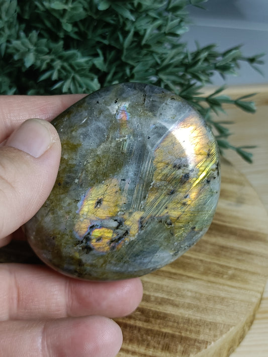 Labradorite Palm Stone #E1 – Crystal for Protection, Intuition & Transformation | Third Eye & Crown Chakra Stone