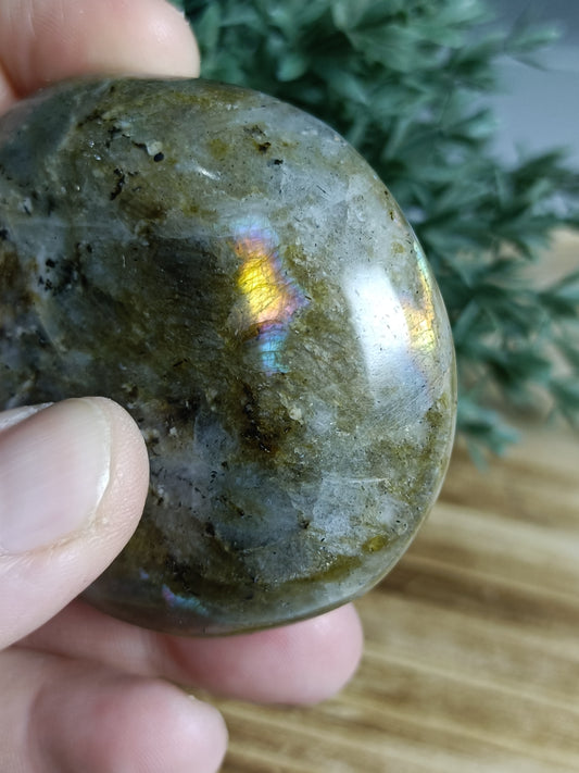 Labradorite Palm Stone #E1 – Crystal for Protection, Intuition & Transformation | Third Eye & Crown Chakra Stone
