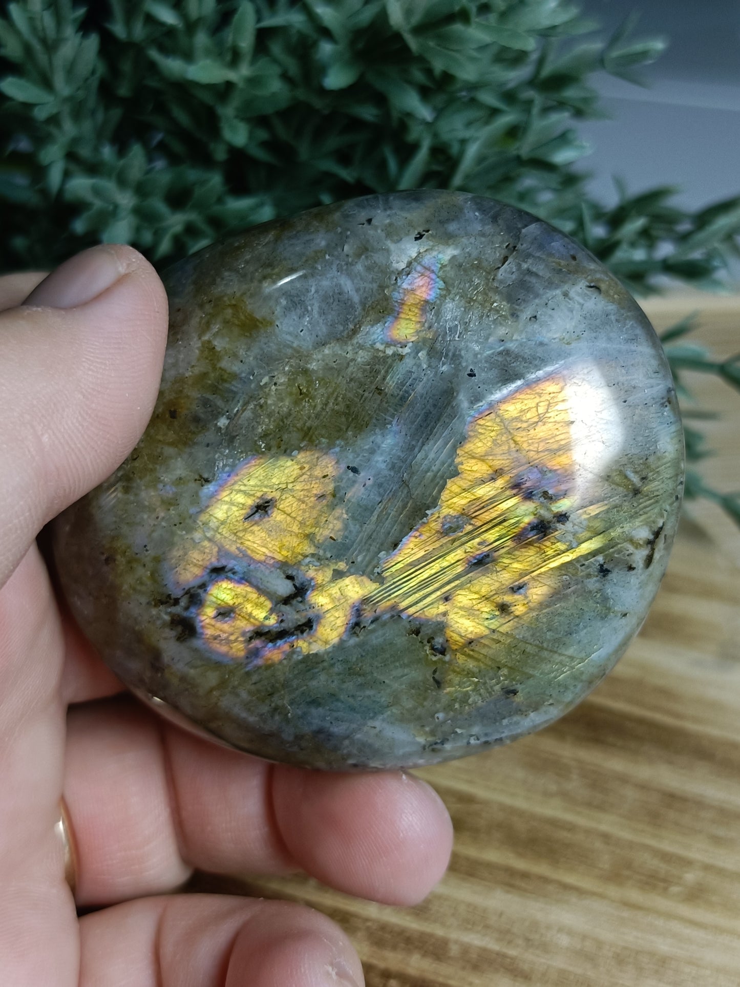 Labradorite Palm Stone #E1 – Intuition, Transformation and Inner Magic