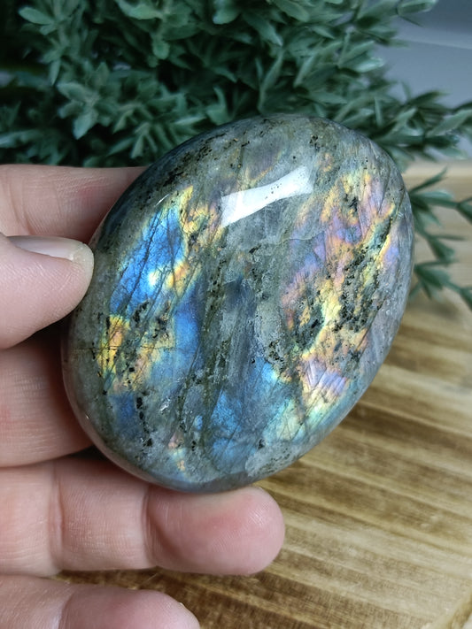 Labradorite Palm Stone #E6 – Crystal for Protection, Intuition & Transformation | Third Eye & Crown Chakra Stone