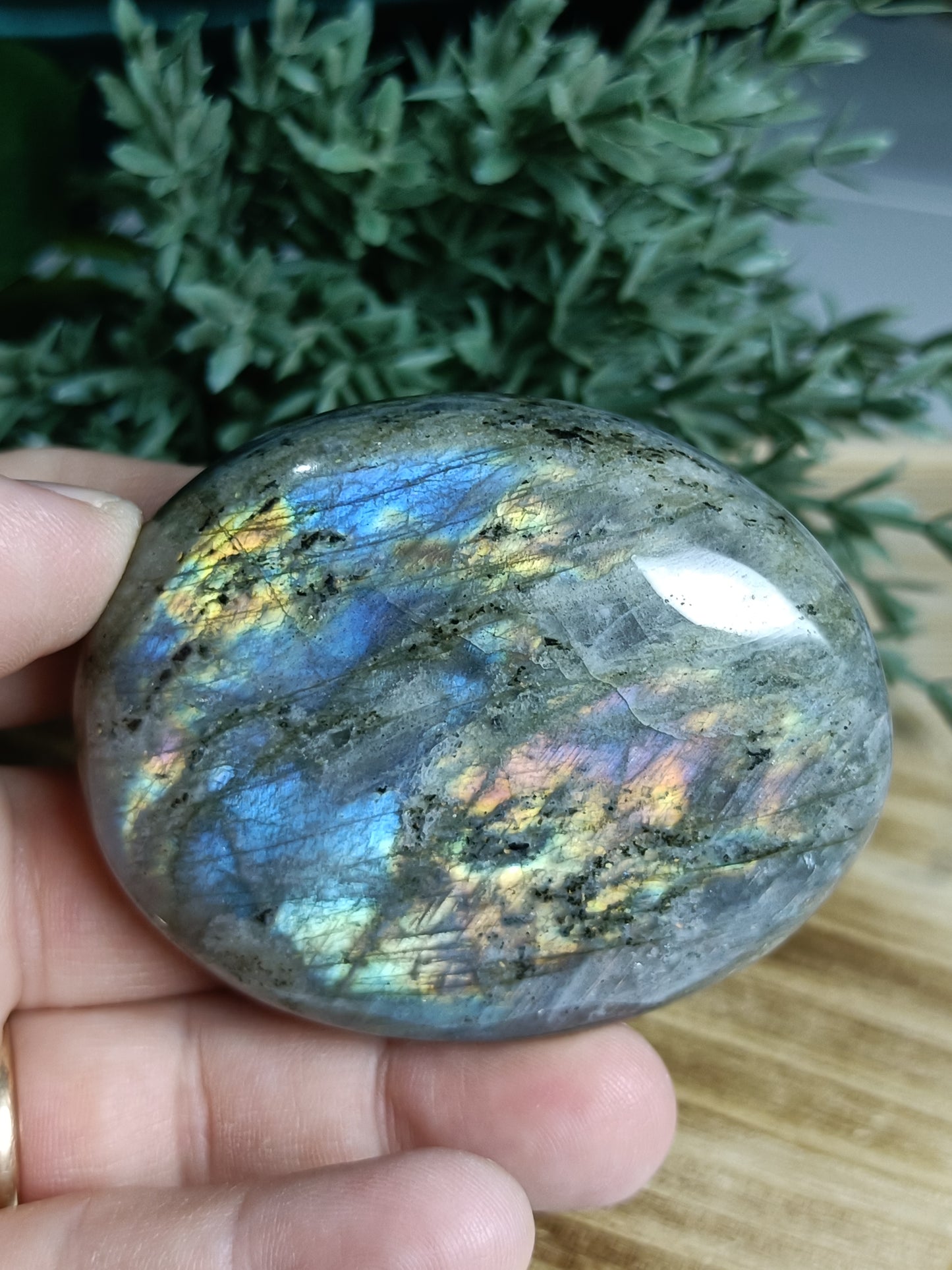 Labradorite Palm Stone #E6 – Intuition, Transformation and Inner Magic