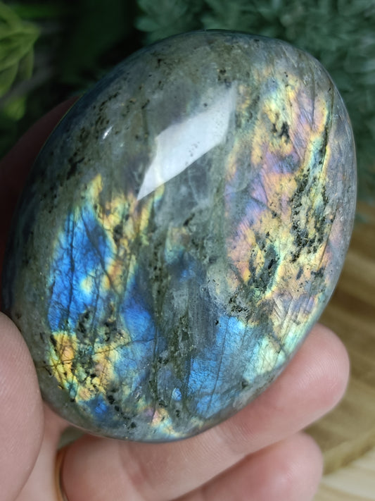 Labradorite Palm Stone #E6 – Crystal for Protection, Intuition & Transformation | Third Eye & Crown Chakra Stone