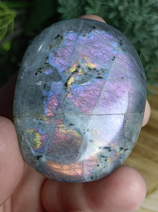 Labradorite Palm Stone #E3 – Crystal for Protection, Intuition & Transformation | Third Eye & Crown Chakra Stone