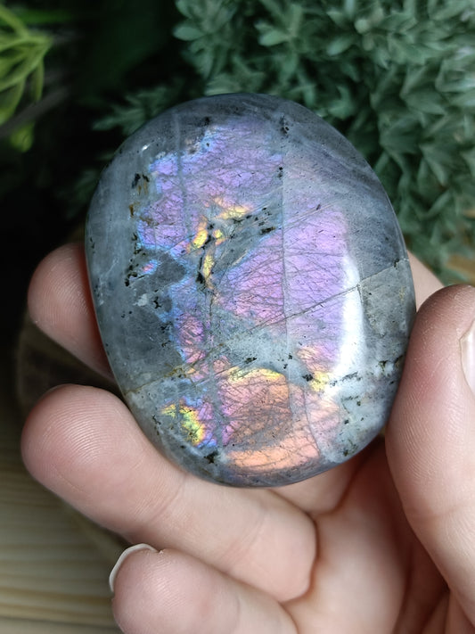 Labradorite Palm Stone #E3 – Crystal for Protection, Intuition & Transformation | Third Eye & Crown Chakra Stone