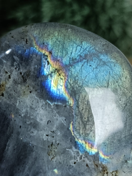 Labradorite Palm Stone #E4 – Crystal for Protection, Intuition & Transformation | Third Eye & Crown Chakra Stone