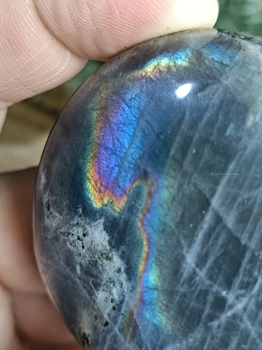 Labradorite Palm Stone #E4 – Crystal for Protection, Intuition & Transformation | Third Eye & Crown Chakra Stone