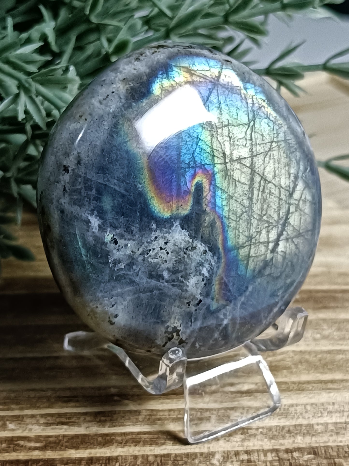 Labradorite Palm Stone #E4 – Intuition, Transformation and Inner Magic