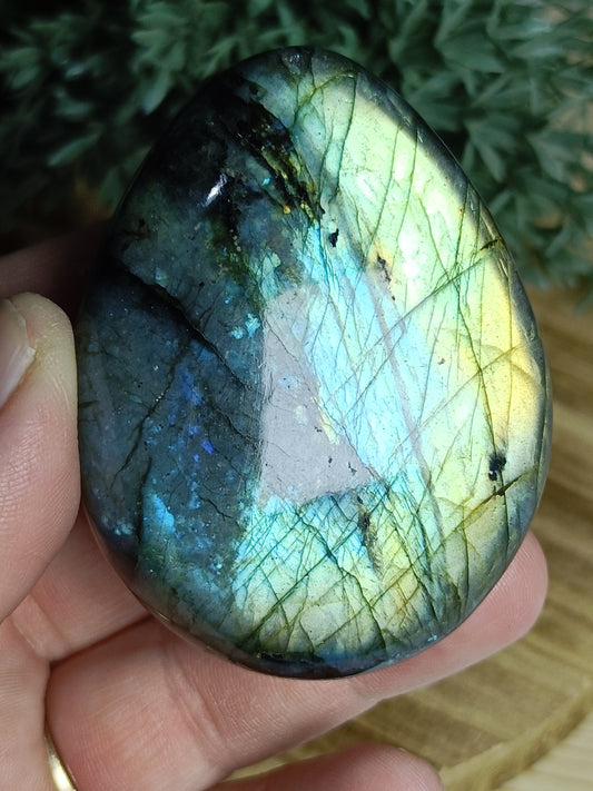 Labradorite Palm Stone #E2 – Crystal for Protection, Intuition & Transformation | Third Eye & Crown Chakra Stone