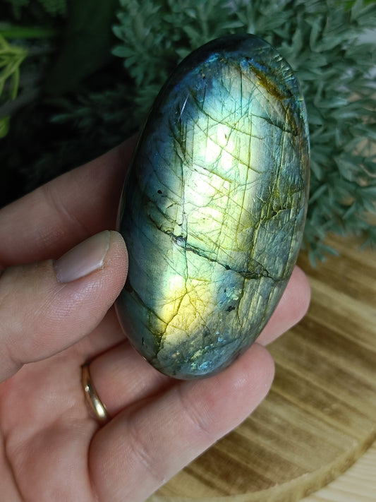 Labradorite Palm Stone #E8 – Crystal for Protection, Intuition & Transformation | Third Eye & Crown Chakra Stone